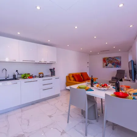 Yellow View - Happy Apartment