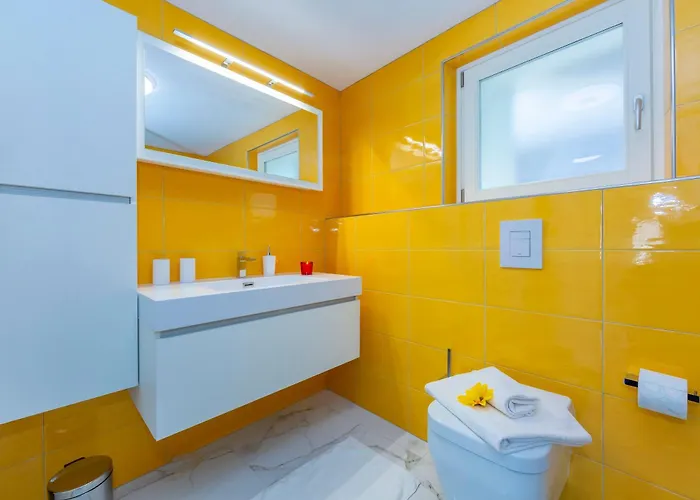 Yellow View - Happy *