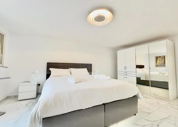 Yellow View - Happy 론코 소프라 아스코나